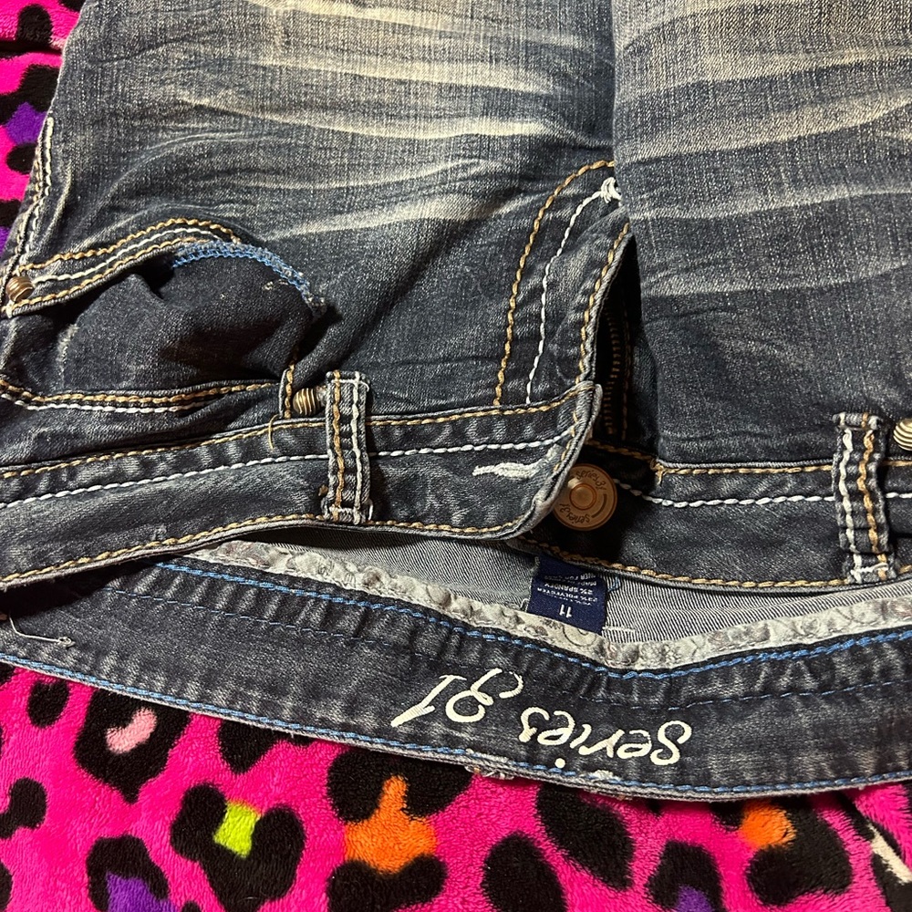 Seven7 Women's Dark Wash Cropped Jeans